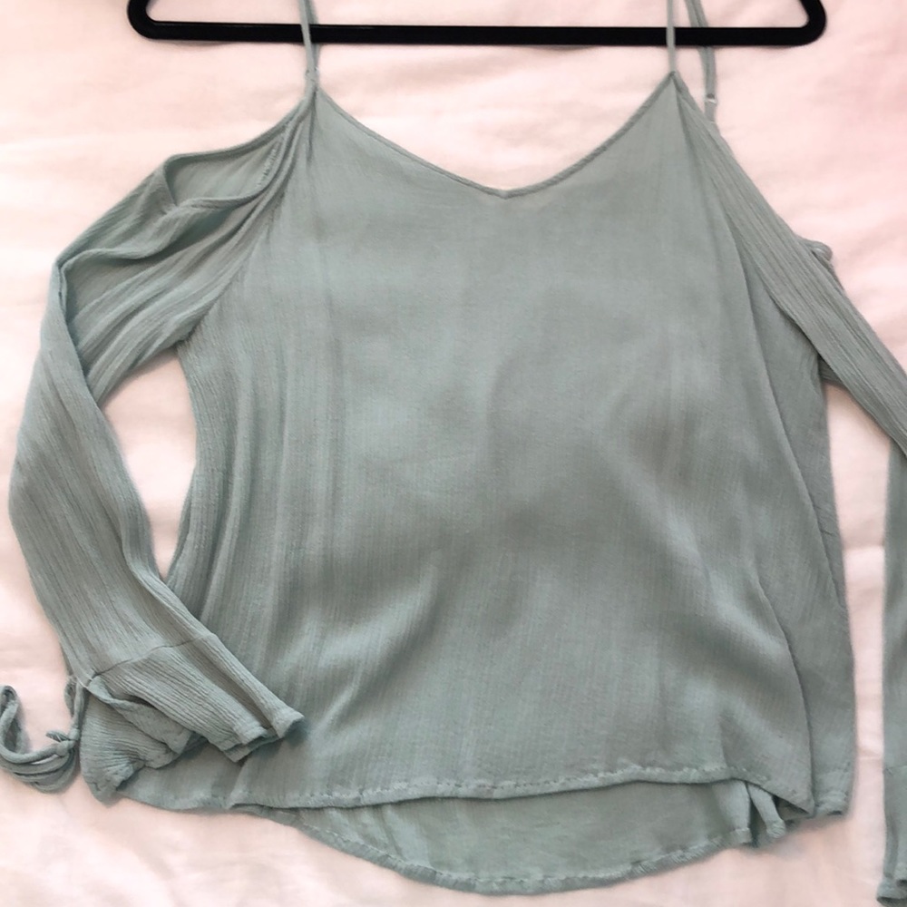 Long sleeve top with open shoulders